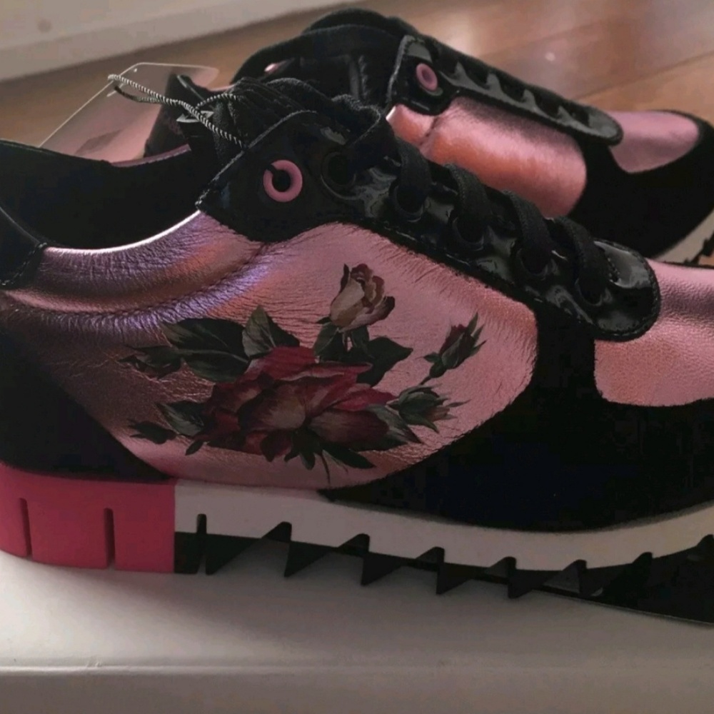 D&G girl sneakers
